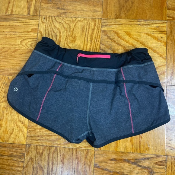 Lululemon Speed Short 2.5” size 10 - Picture 6 of 6